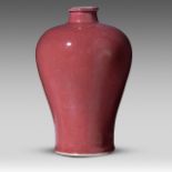 A Chinese copper red or peach-bloom glazed meiping vase, 19thC/20thC, H 22,5 cm