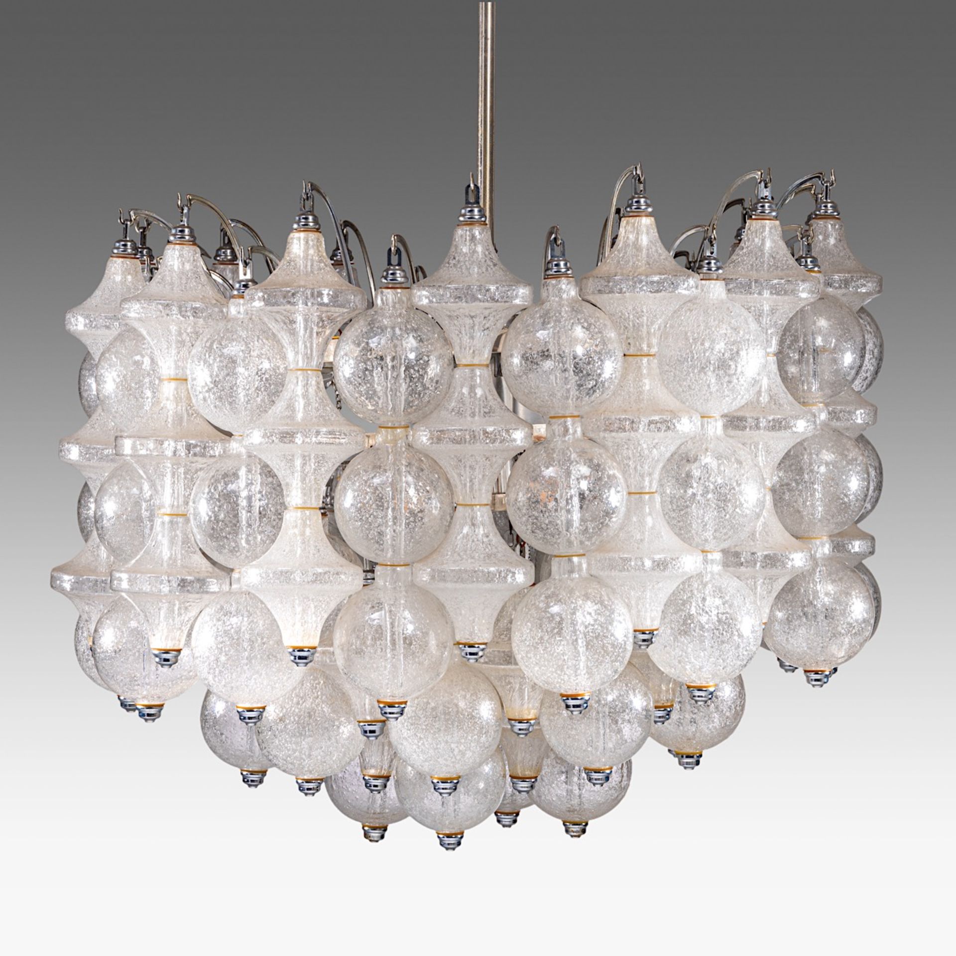 A '60s design Murano glass 'Tulipan' chandelier by J.T. Kalmar, H 88 - dia 57 cm - Bild 3 aus 6