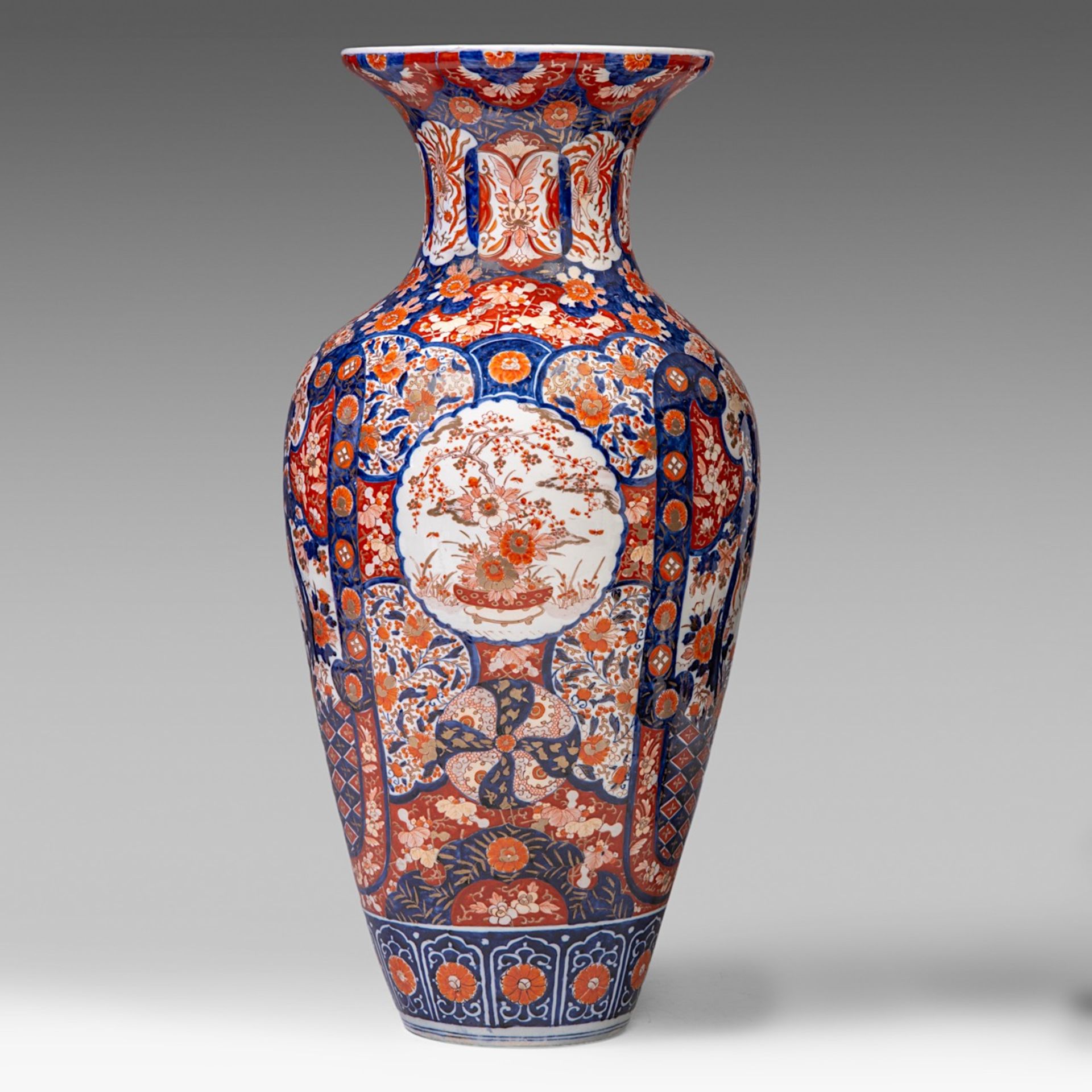 An imposing Japanese Imari 'Phoenix' vase, Meiji period (1868-1912), H 96 cm - Image 2 of 6