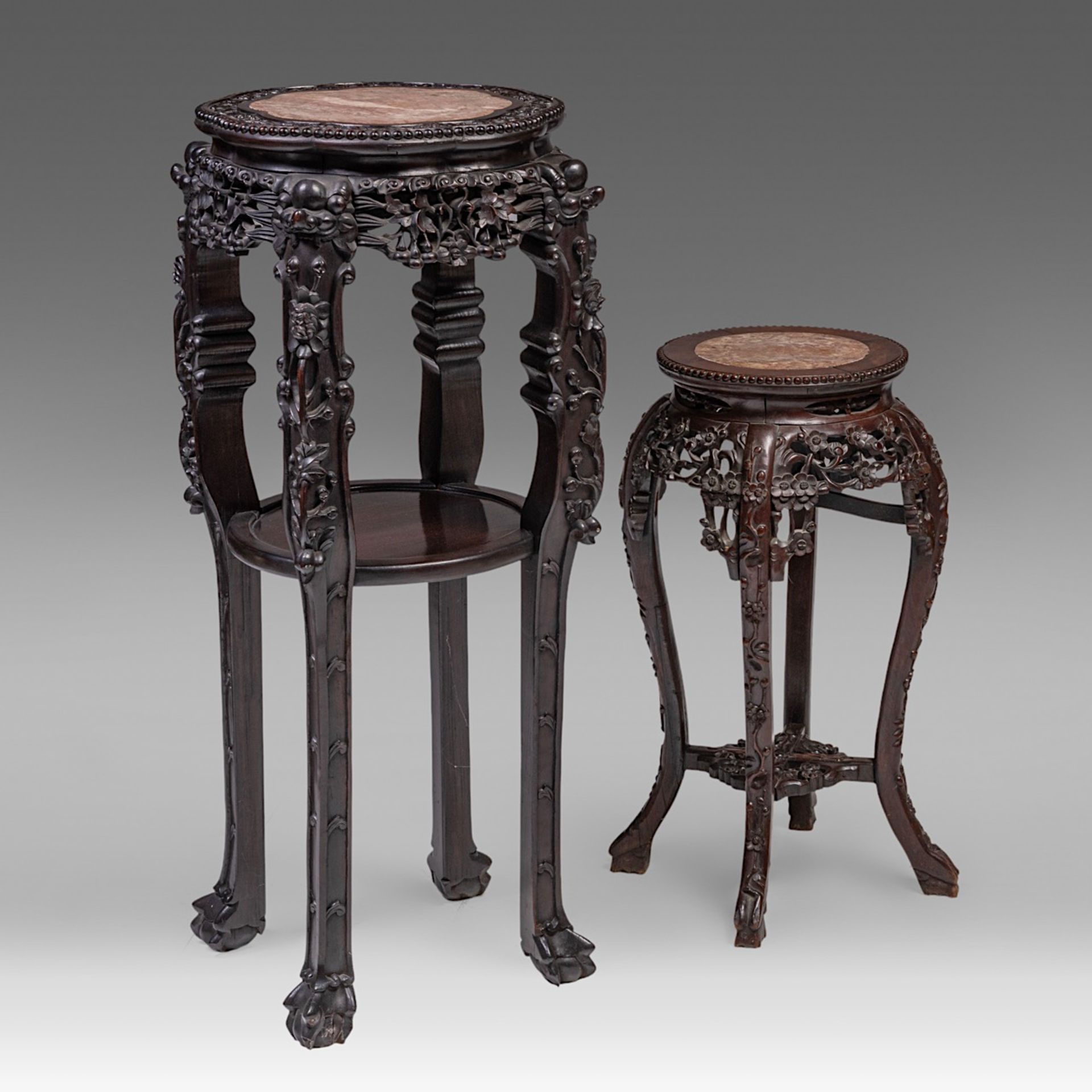 A small collection of four South Chinese carved hardwood bases, all with a marble top, late Qing, ta - Bild 10 aus 17