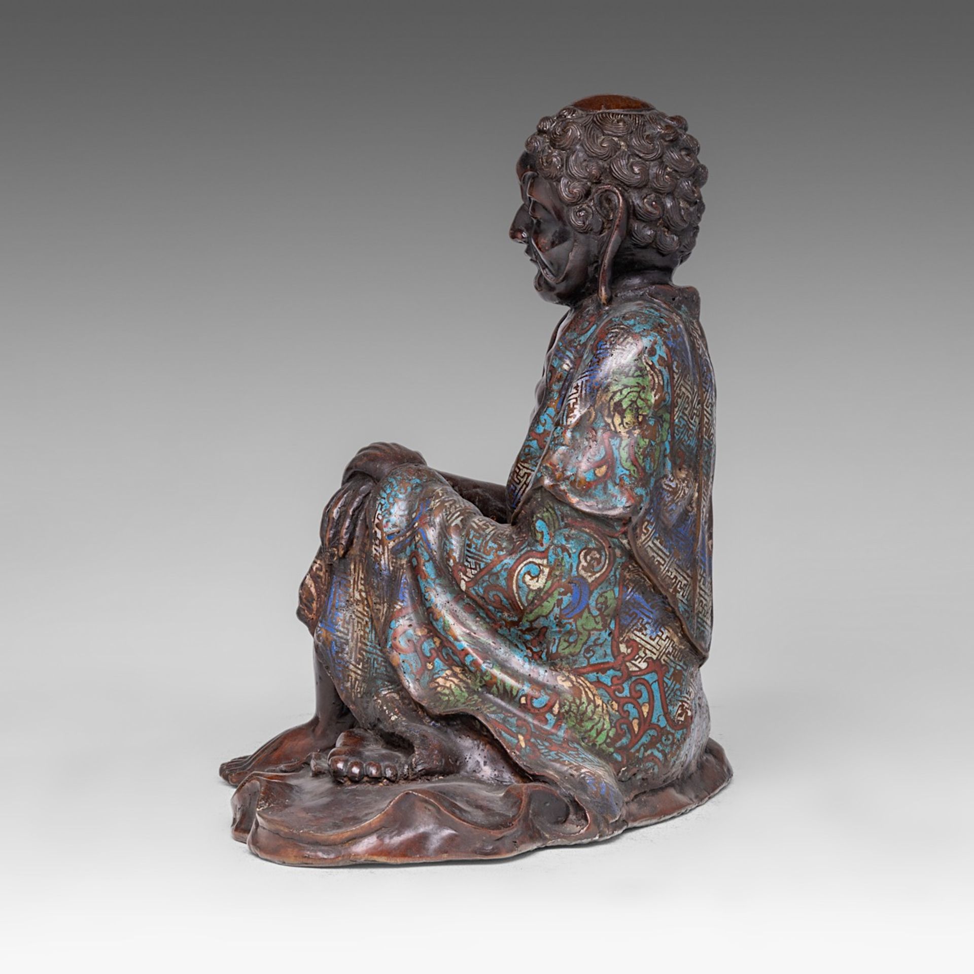 A Japanese champleve enamelled bronze figure of fasting Buddha Gautama, late Meiji (1868-1912), H 36 - Bild 2 aus 6