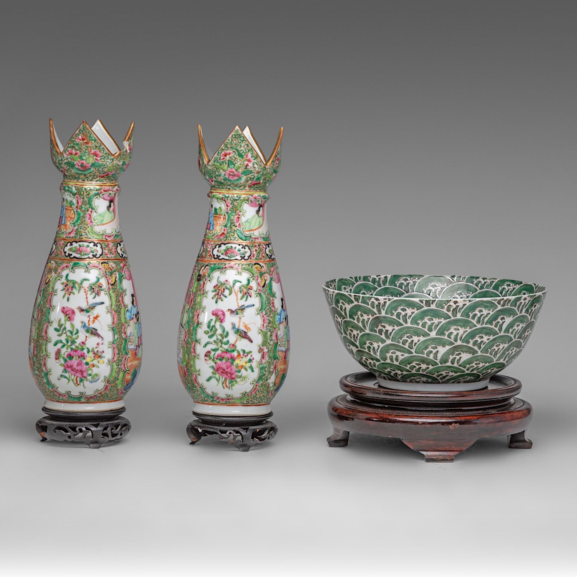 A small collection of Chinese famille verte, rose and Canton ware, incl. a famille rose figure of a - Image 7 of 19