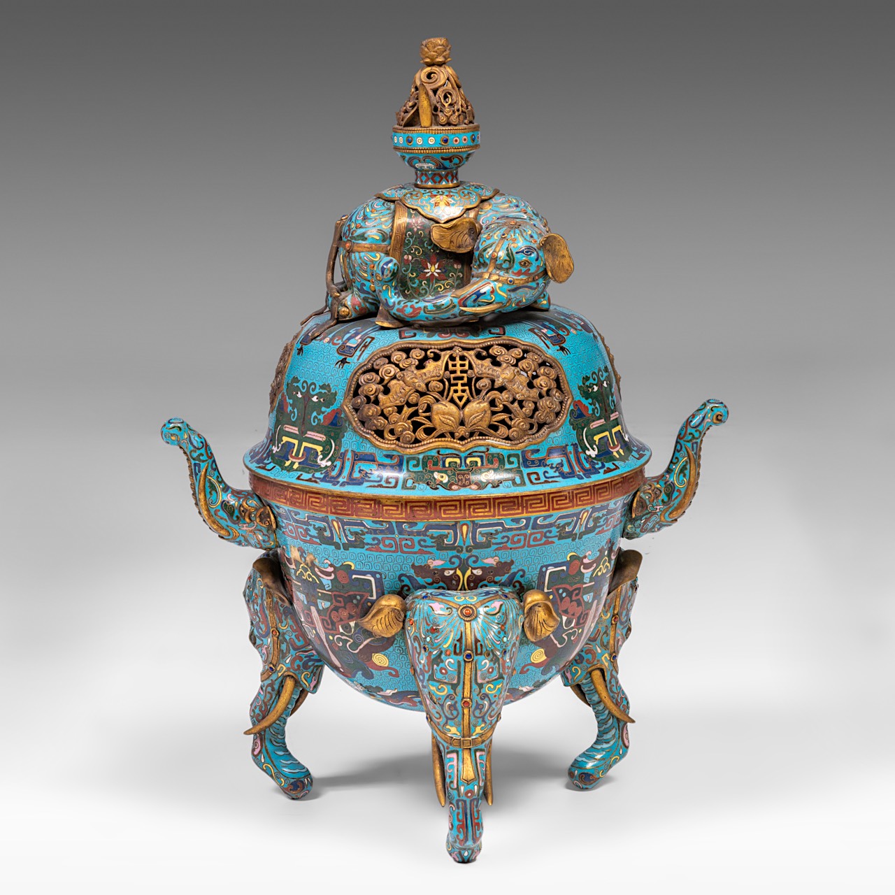 A Chinese five-piece semi-precious stone inlaid cloisonne garniture, late Qing/20thC, tallest H 58 - - Image 4 of 24