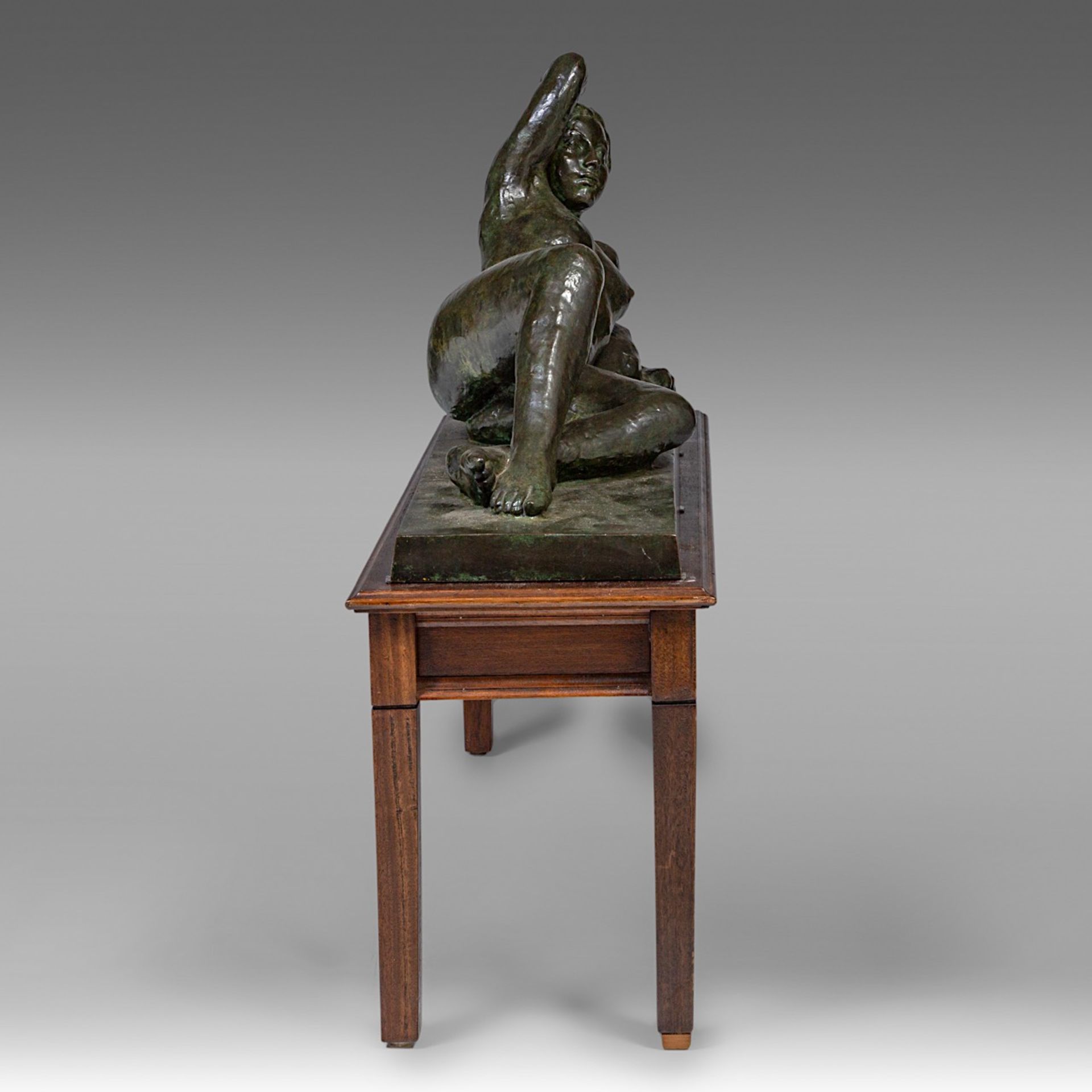 Leon Severac (1903-1996), reclining female nude, patinated bronze, H 43 - W 98 cm - Bild 6 aus 7