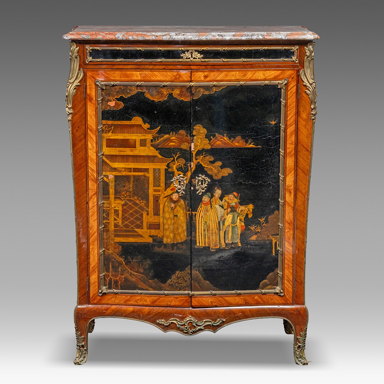 A marble-topped Louis XV (1723-1774) chinoiserie lacquered cabinet, H0125 cm - W 92 cm - D 47,5 cm - Image 2 of 8