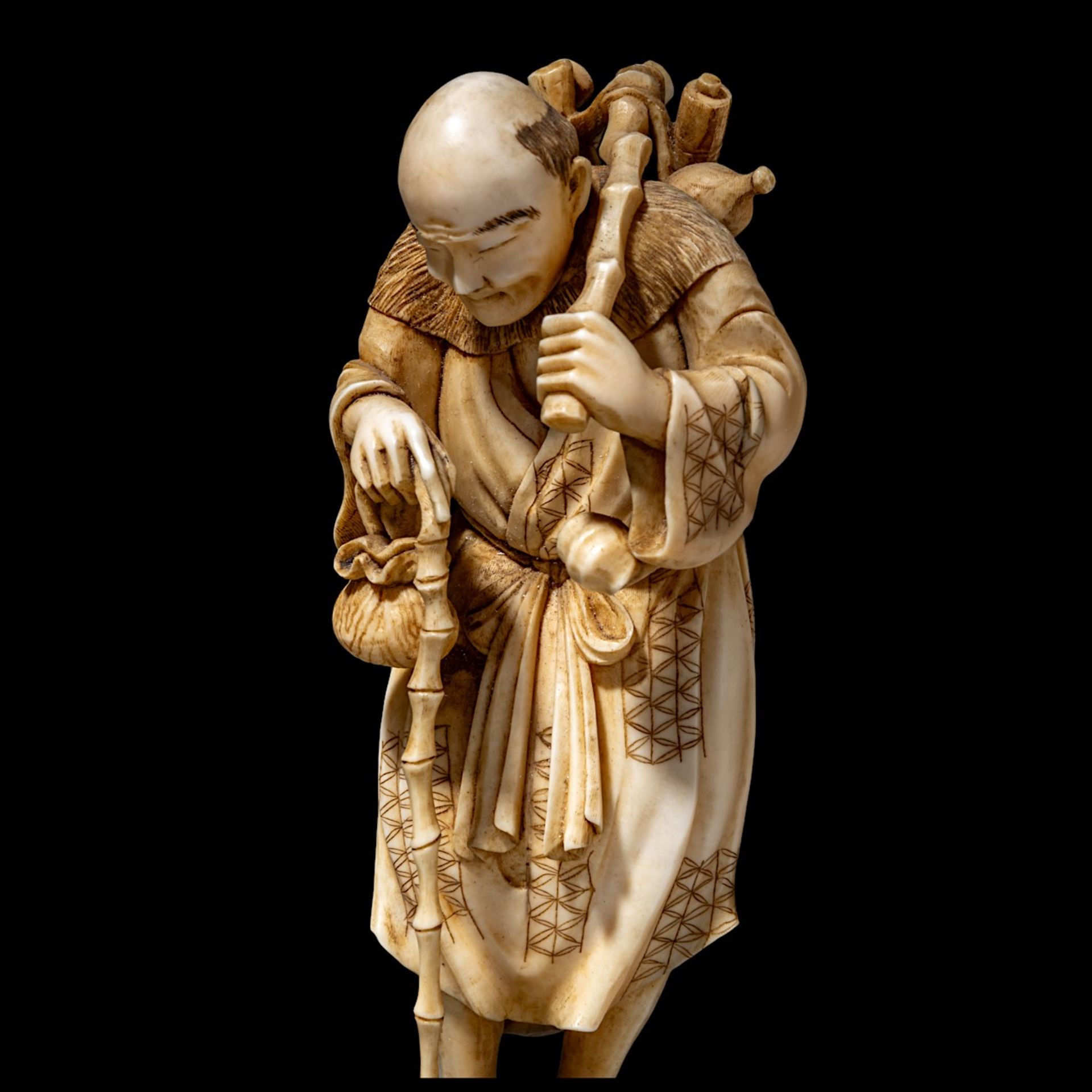 A Japanese hippo ivory okimono of man with a walking stick, Meiji period (1868-1912), H 13 cm - 147g - Image 10 of 11