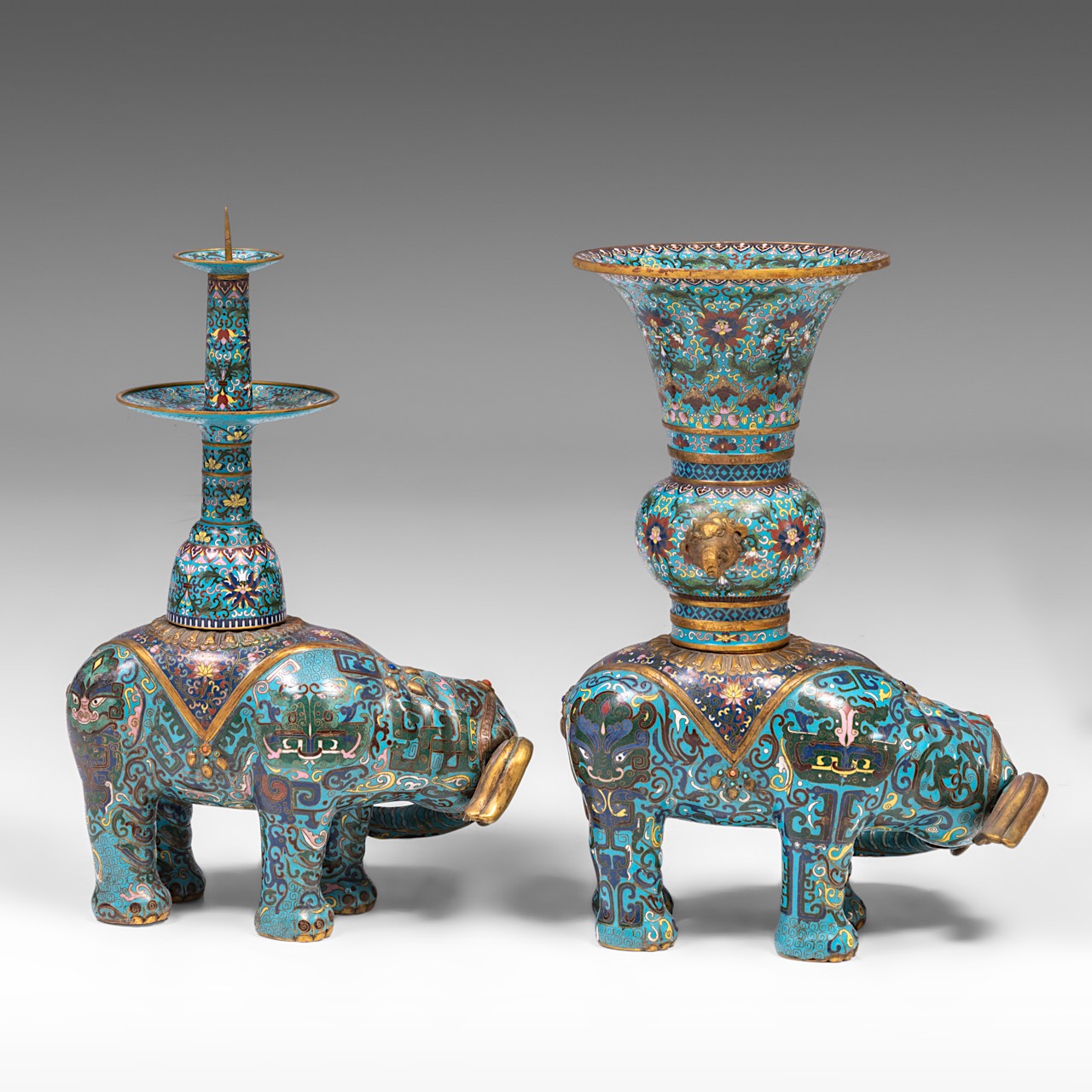A Chinese five-piece semi-precious stone inlaid cloisonne garniture, late Qing/20thC, tallest H 58 - - Image 20 of 24