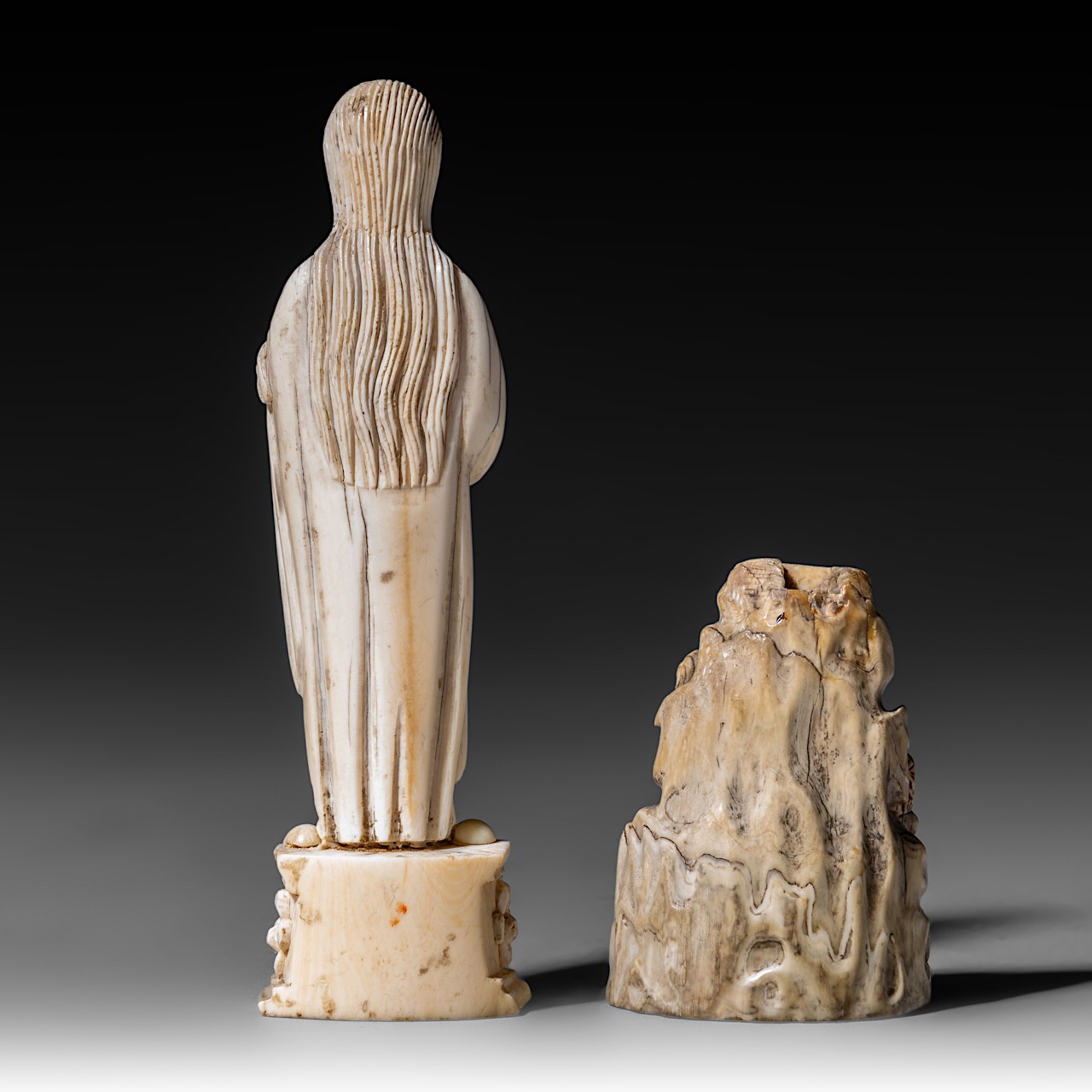 Two carved ivory Indo-Portuguese religious figures; one depicts an upright standing and praying Virg - Image 4 of 8