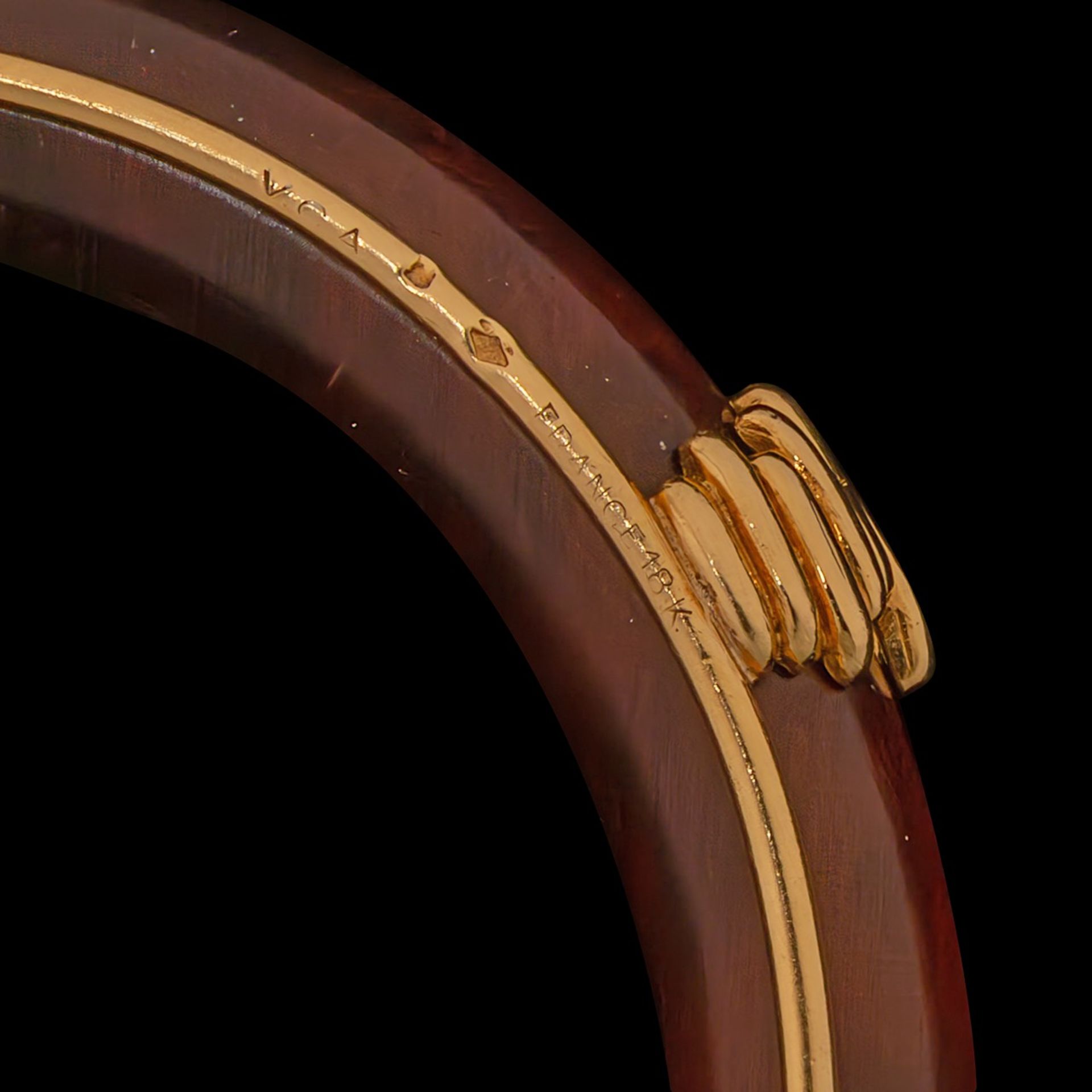 Van Cleef & Arpels, a wood and gold bangle bracelet, 18ct gold, signed VCA, Inner circumference 20 c - Bild 6 aus 7