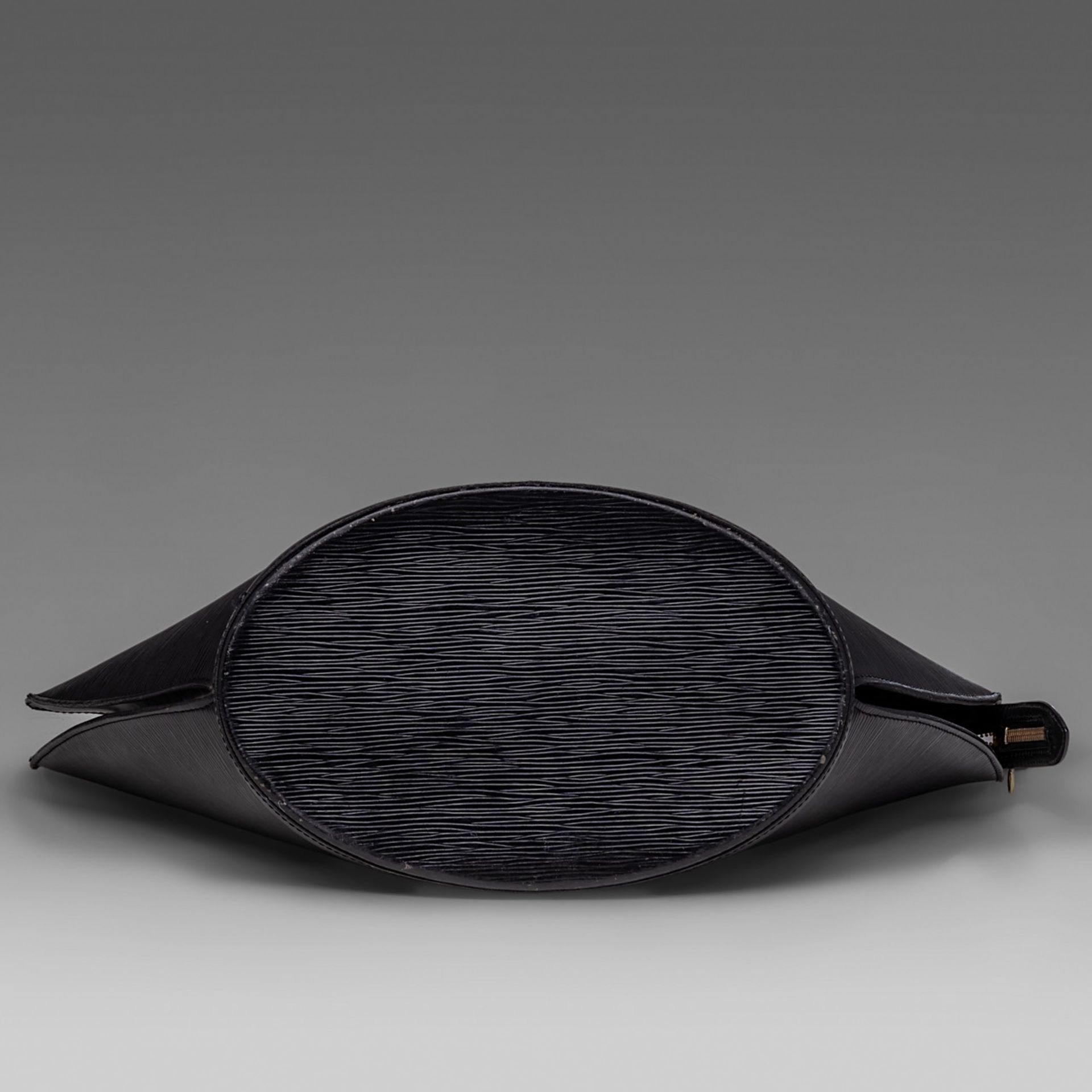 Two various Louis Vuitton handbags in black epi leather - Bild 9 aus 22