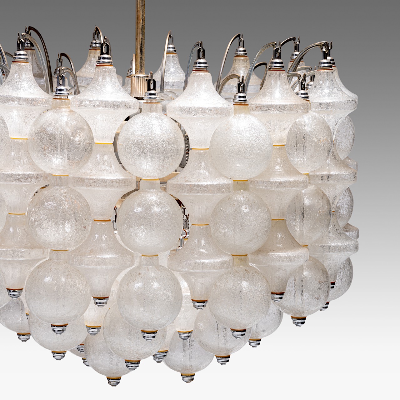 A '60s design Murano glass 'Tulipan' chandelier by J.T. Kalmar, H 88 - dia 57 cm - Image 5 of 6