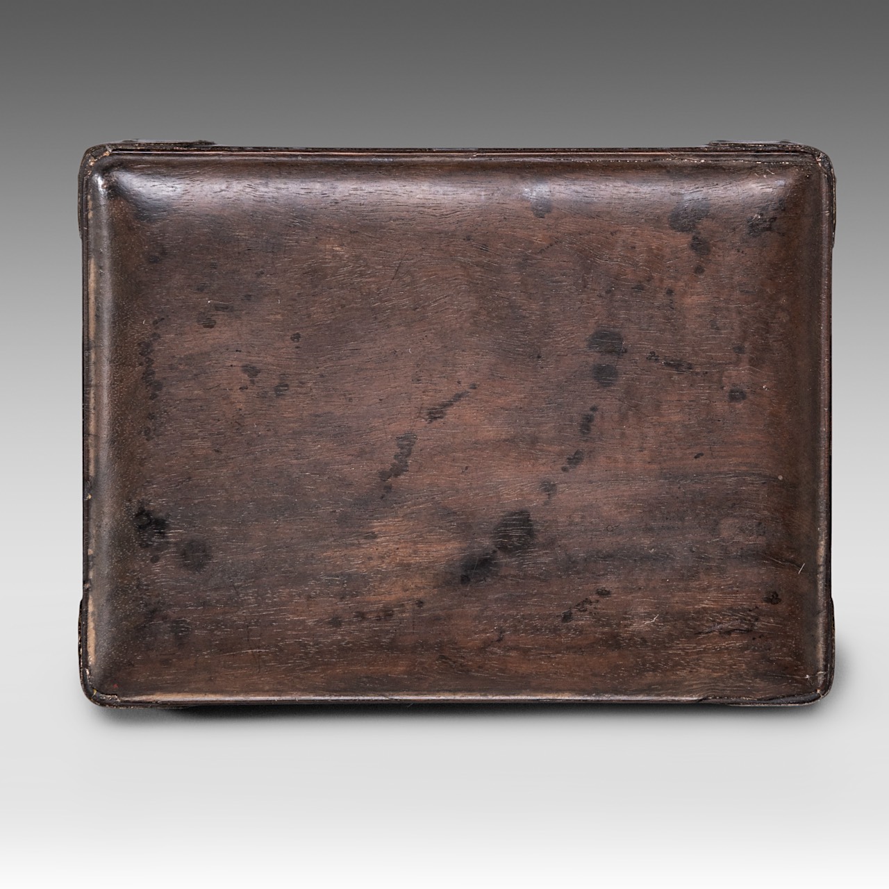 A Chinese hardwood box and cover, presumably zitan wood, late Qing, 18 x 13,5 - H 5 cm - Image 7 of 10
