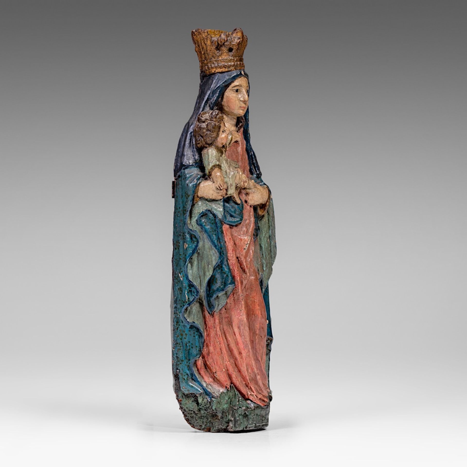 A polychrome wooden Madonna holding the Holy Child, 16thC, H 87 cm - Bild 7 aus 9