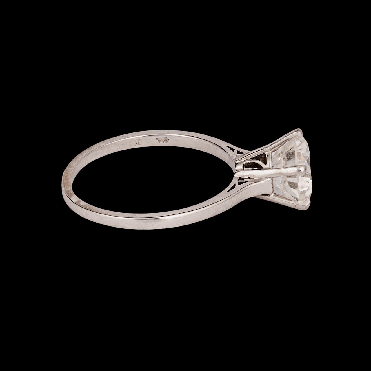 A fine 18ct white gold solitaire ring set with a 2,74 ct brilliant cut diamond - Image 5 of 5