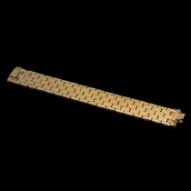 An 18ct gold bracelet, weight 52 g, total length 18 cm