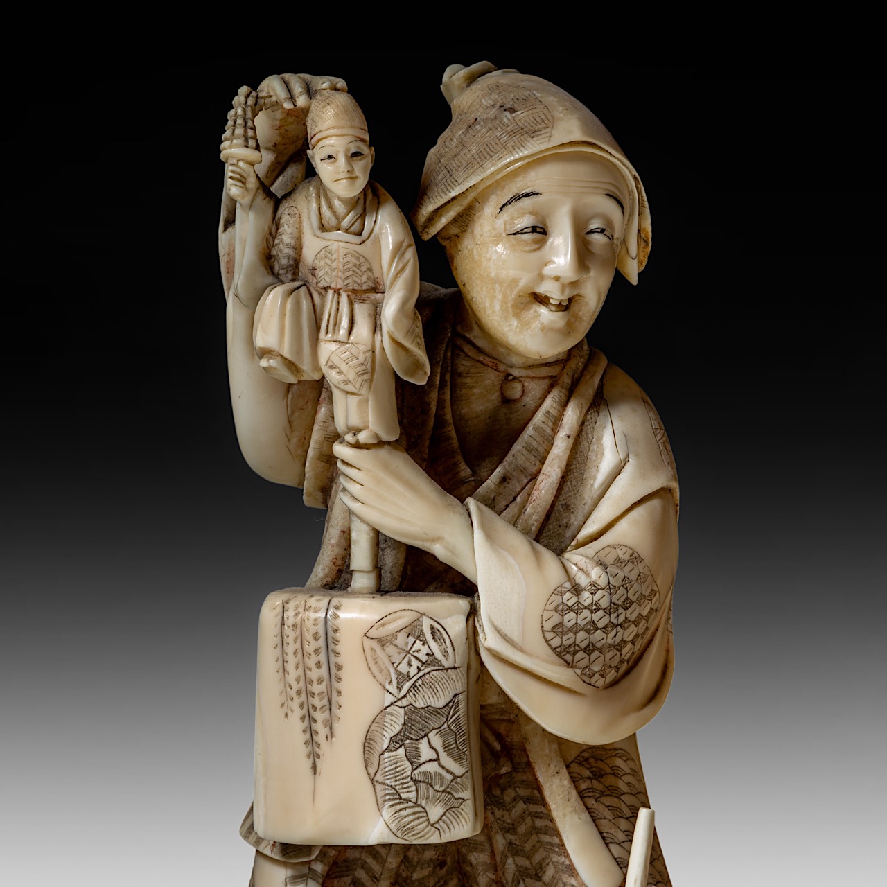 A large Japanese walrus ivory okimono of a musical family, Meiji period (1868-1912), H 26 cm - 1906g - Image 10 of 12
