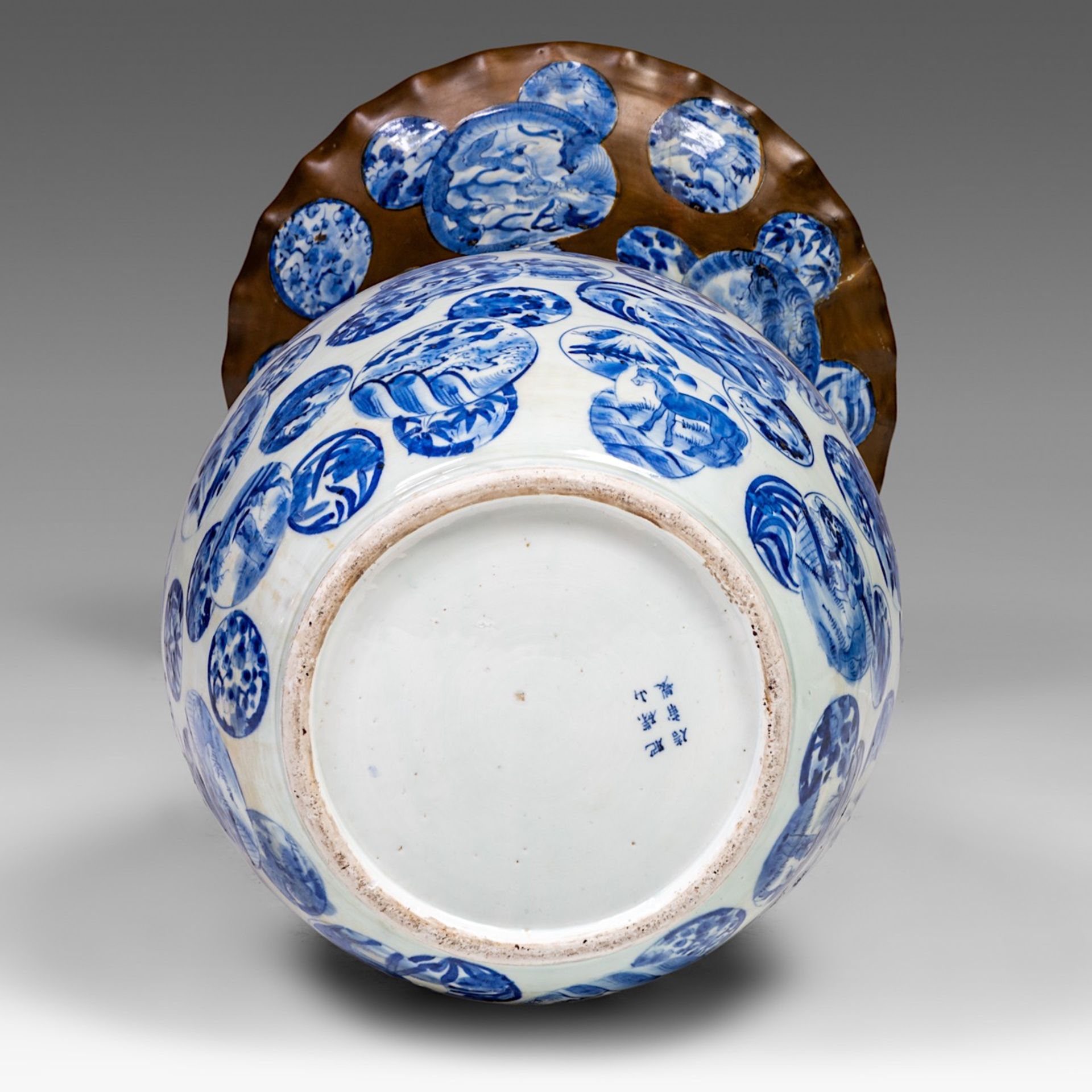 A large Japanese blue and white 'Flower Balls' Arita vase, signed, Meiji period (1868-1912), H 105 c - Bild 6 aus 6