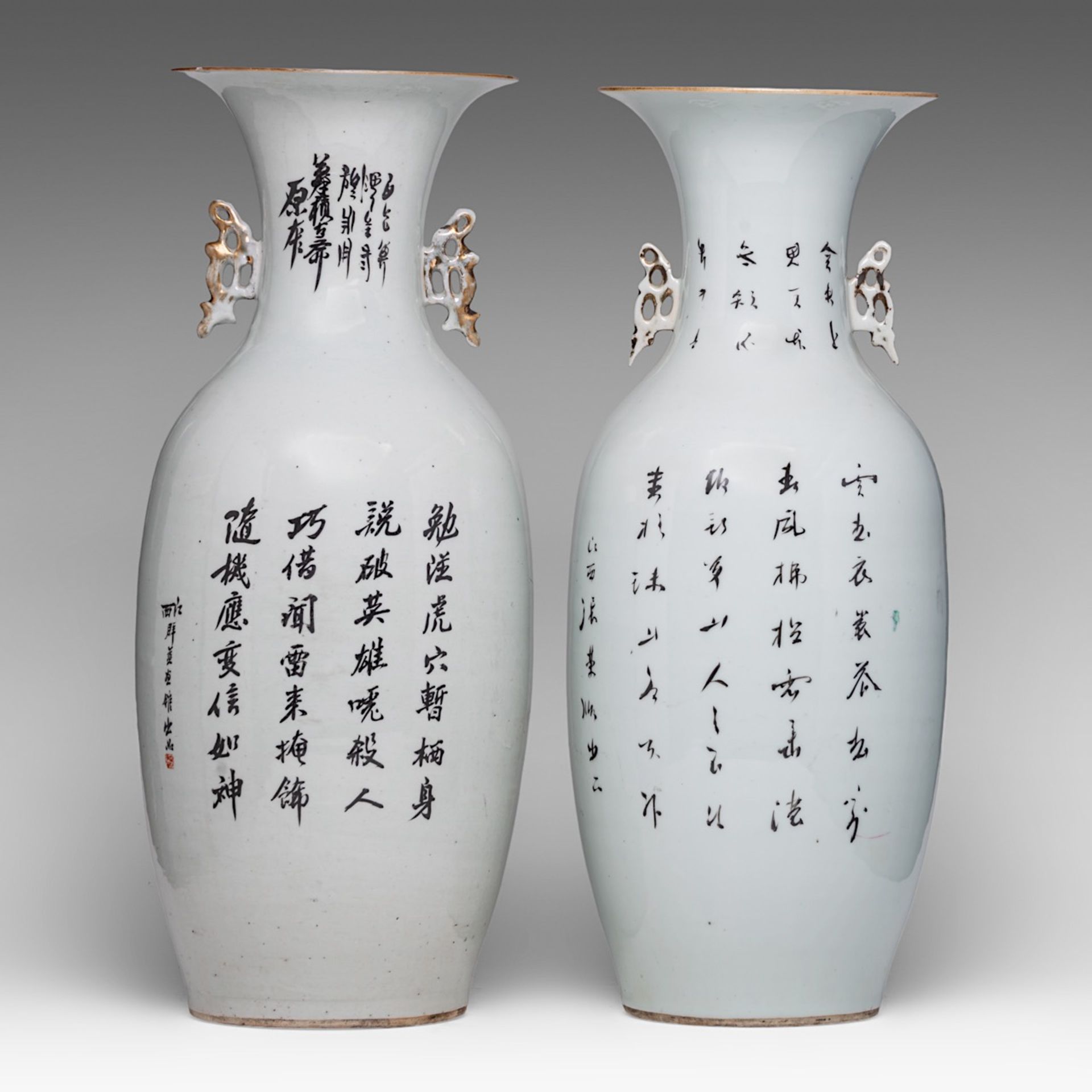Two Chinese famille rose figural vases, both back with a signed text, Republic period, H 57 - 56,5 c - Bild 3 aus 6