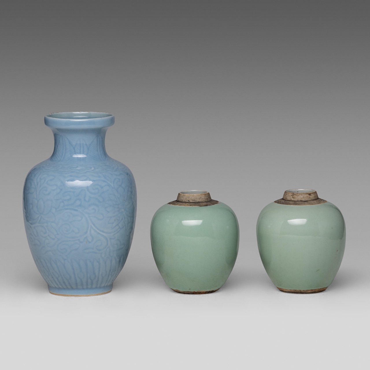 A small collection of six Chinese porcelain ware, Kangxi and late Qing, tallest H 23 cm (6) - Image 2 of 19