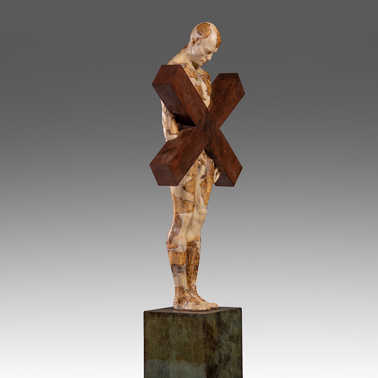 Josep Bofill (1942), male figure, mixed media (bronze, resin, newspaper), 1/3, H: 172 cm (+) - Image 8 of 12