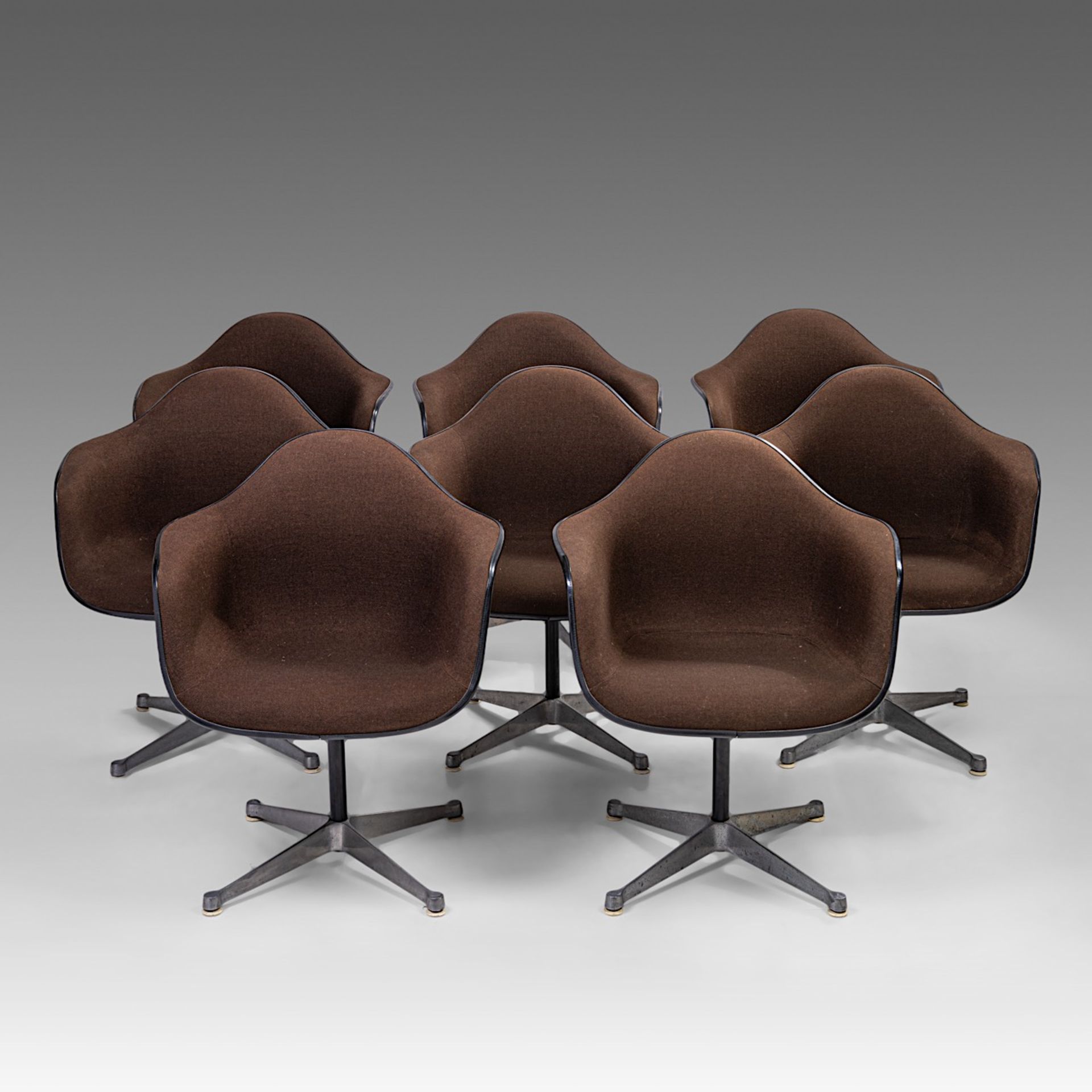 A set of 8 Charles & Ray Eames fibreglass shell chairs for Herman Miller, H 79 cm - Image 3 of 19