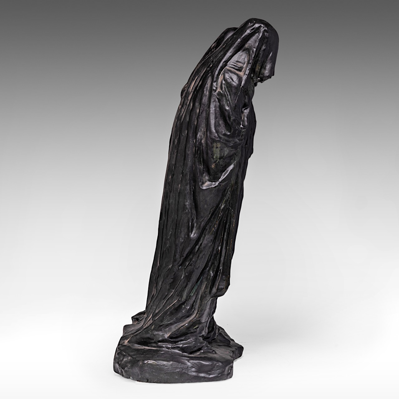 George Minne (1866-1941), 'Les saintes femmes au tombeau', black painted plaster, H 60 - W 47 cm - Image 5 of 8