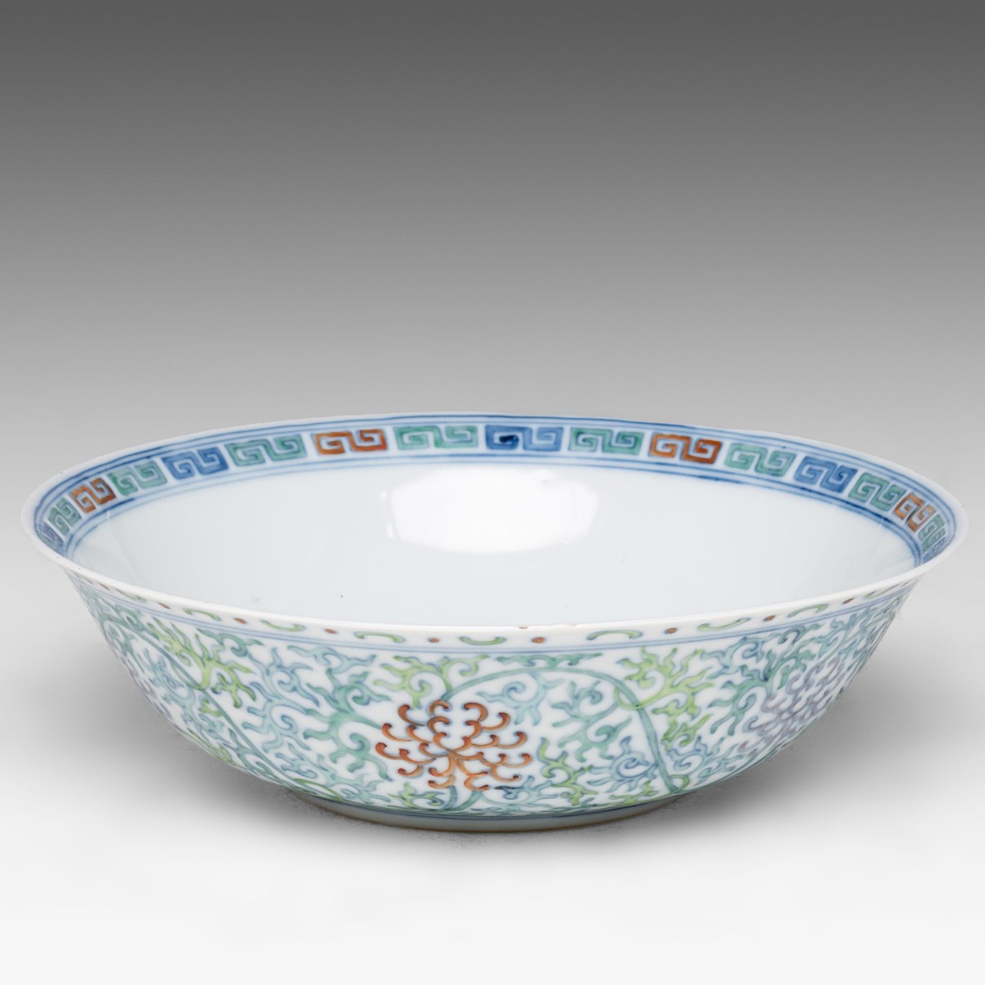 A Chinese doucai 'Scrolling Chrysanthemum' deep plate, Guangxu mark and of the period, dia 23 cm - Image 7 of 7