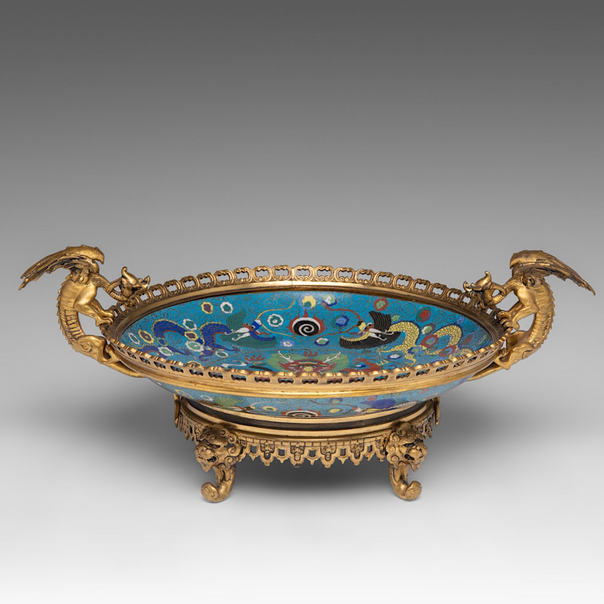 A Chinese cloisonne enamelled 'Dragon' plate, raised on gilt bronze mounts, 19thC, dia 31,5 cm - Image 4 of 9