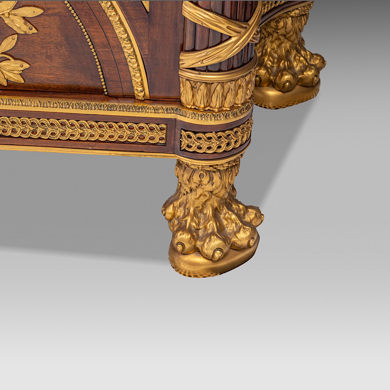 A Louis XVI style commode a vantaux after Stockel and Benneman, H 93 - W 186 - D 86,5 cm - Image 25 of 25