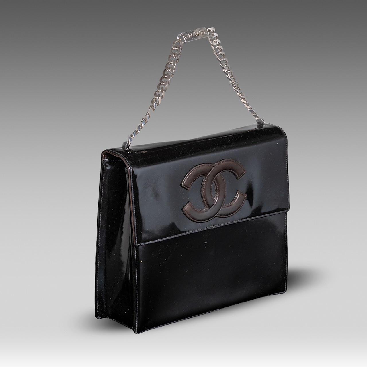 A Chanel flap handbag in black patent leather, H 22 - W 25 - D 8 cm - Image 6 of 10