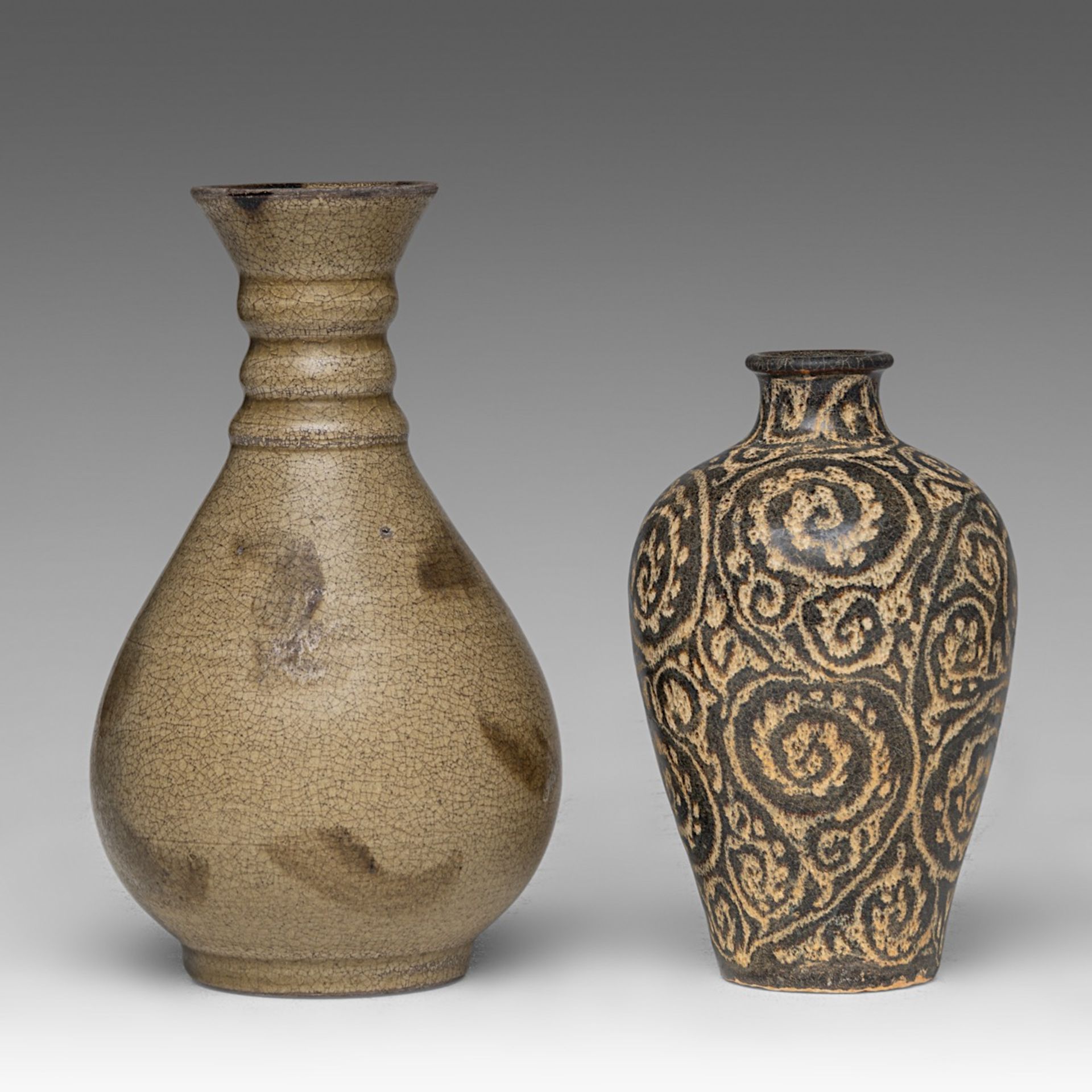 A Chinese floral decorated brown ground Jizhou ware vase, H 16,5 - added a similar type pear-shaped - Image 4 of 6