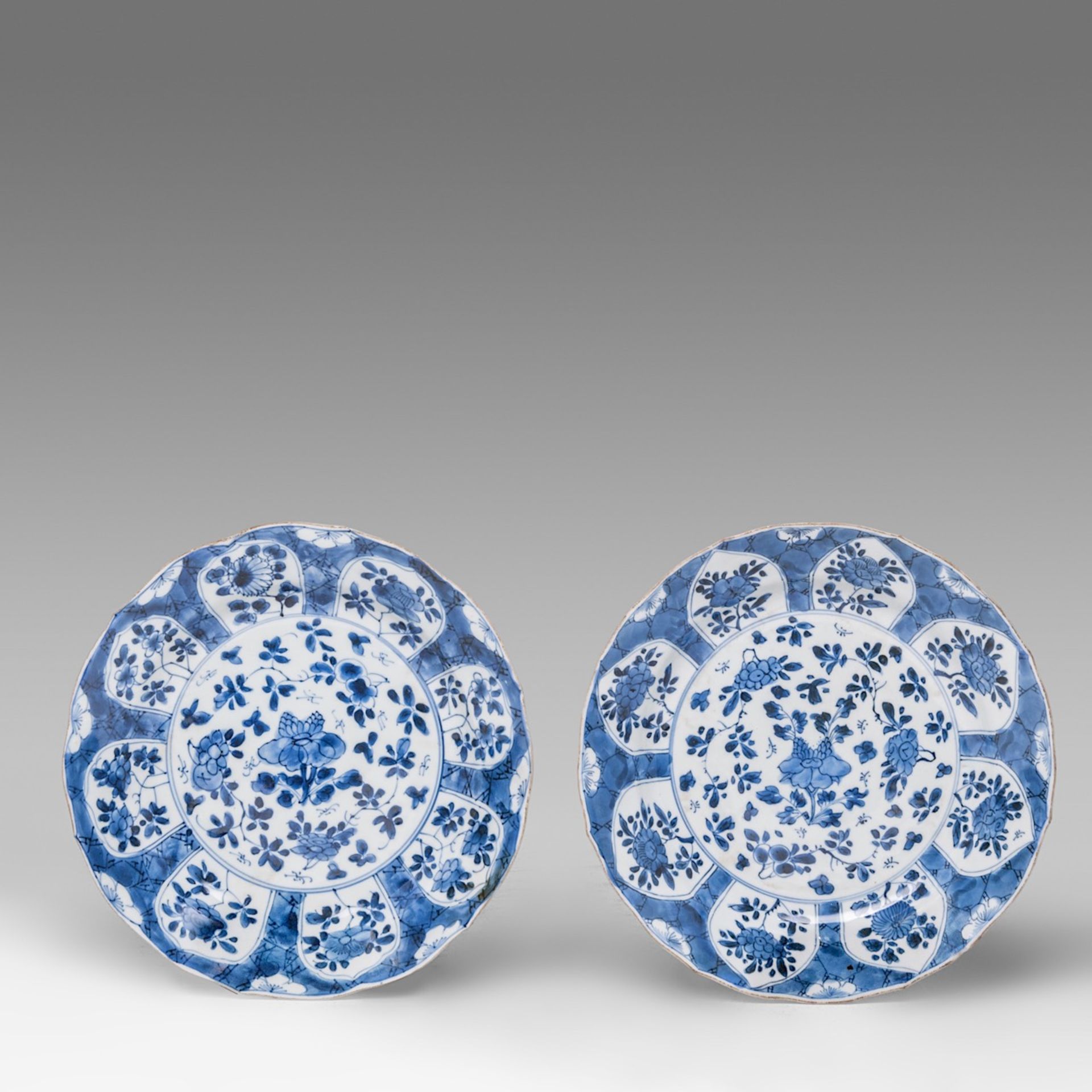 A Chinese blue and white 'Peony Scroll' plate, Kangxi period, dia 35 cm - added a series of four flo - Bild 4 aus 7