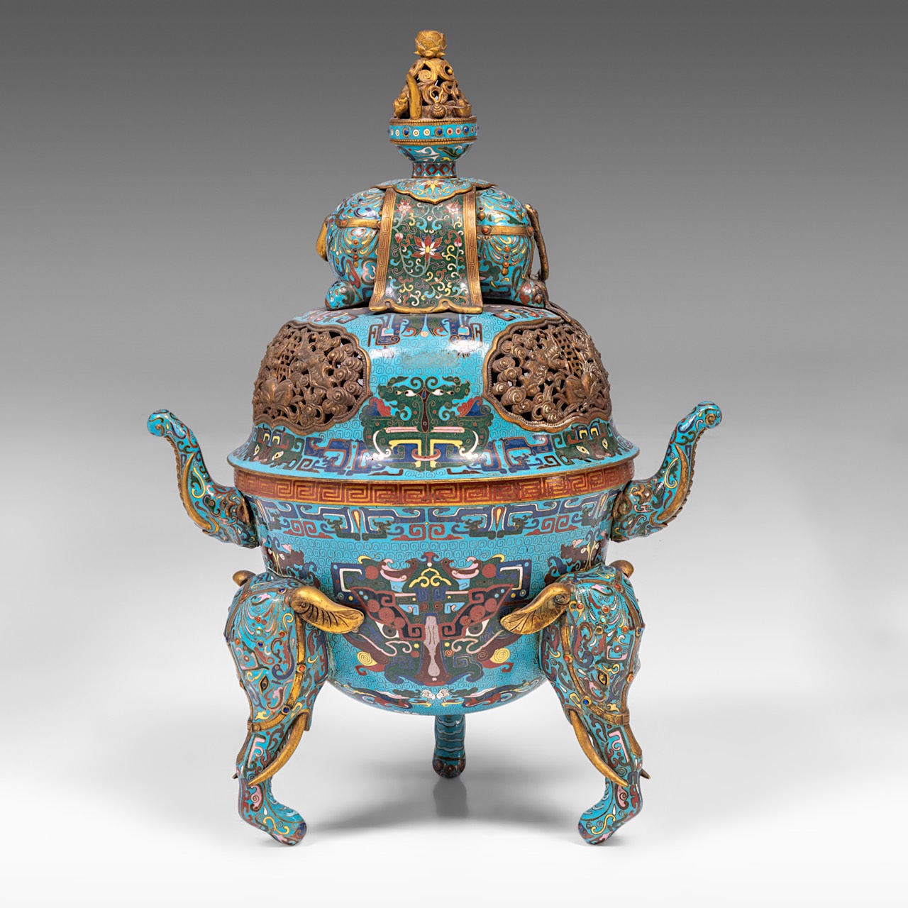 A Chinese five-piece semi-precious stone inlaid cloisonne garniture, late Qing/20thC, tallest H 58 - - Image 6 of 24