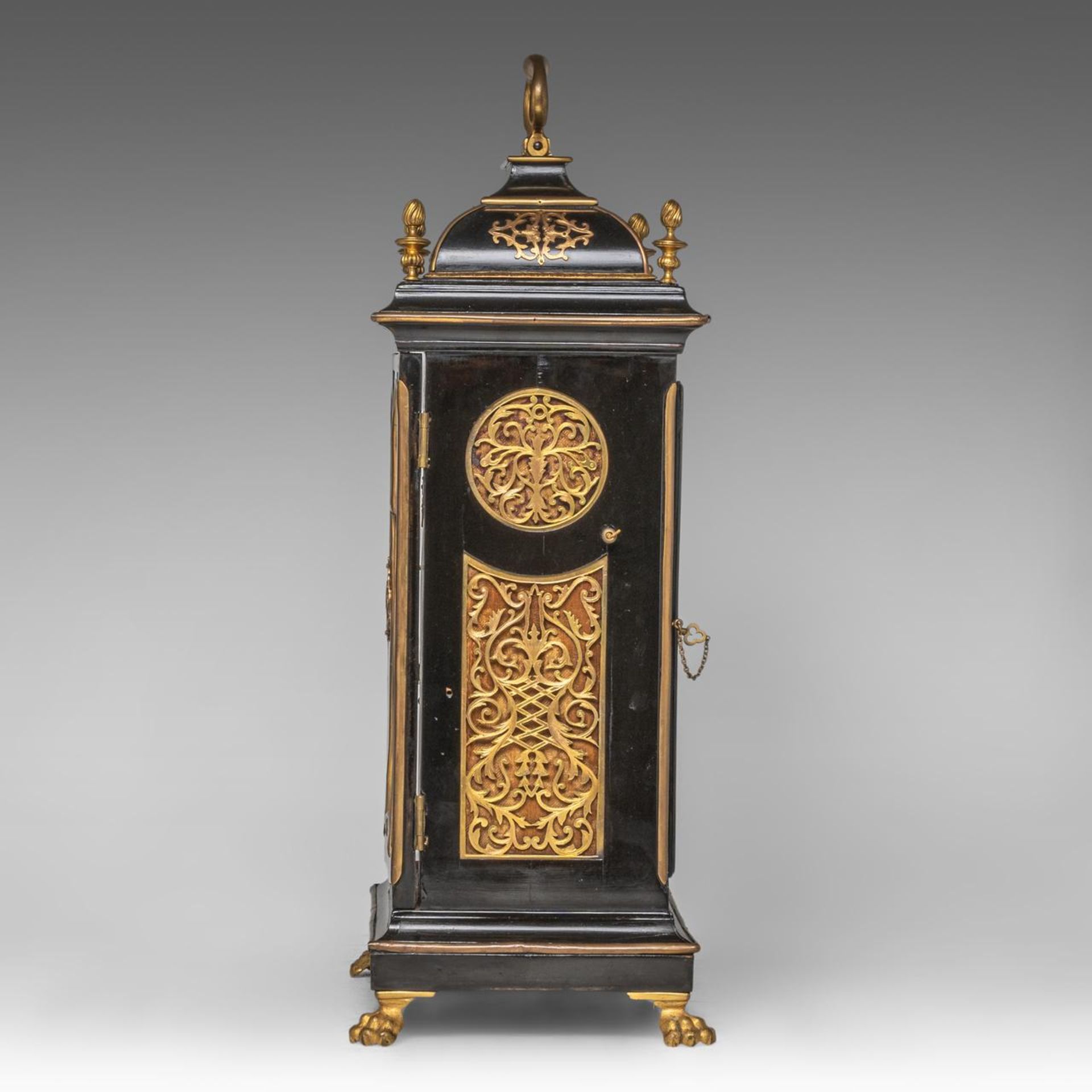 A fine ebonised gilt bonze mounted bracket clock, signed 'Willem Gibb, Rotterdam', mid 18thC, H 52 c - Bild 3 aus 6