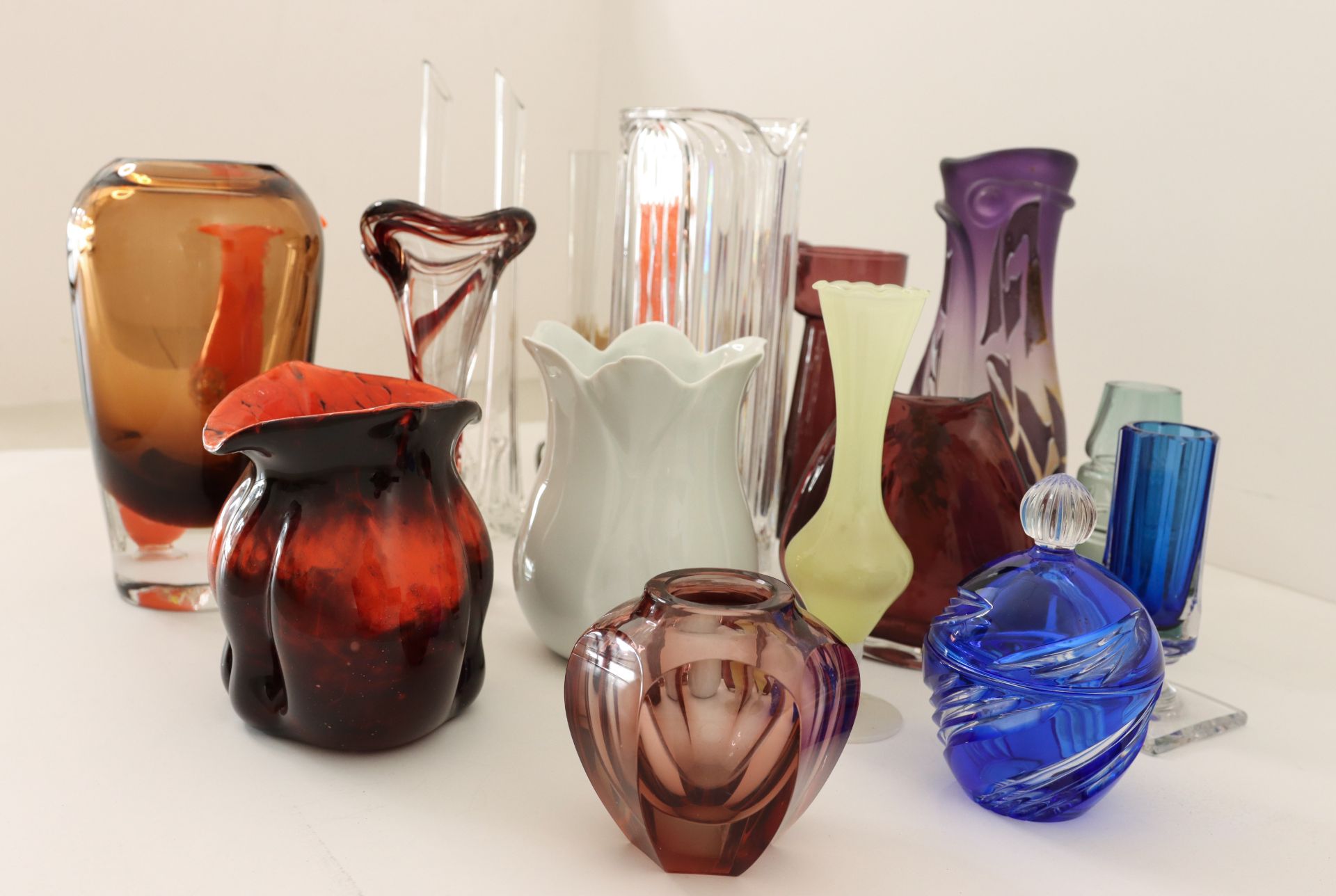 Brocant - Lot of 19 different vases - Image 3 of 4