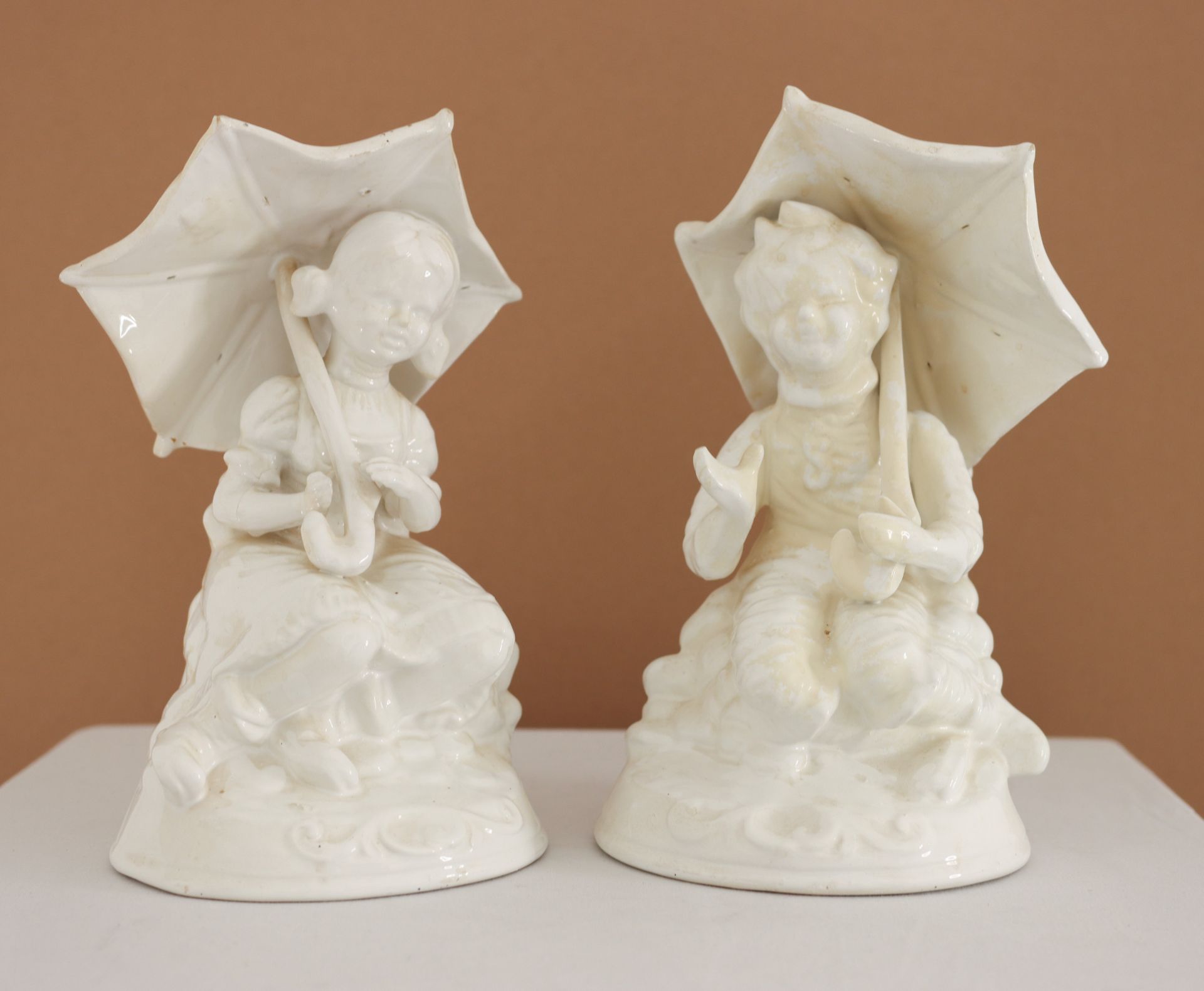 Pair of statues in faience