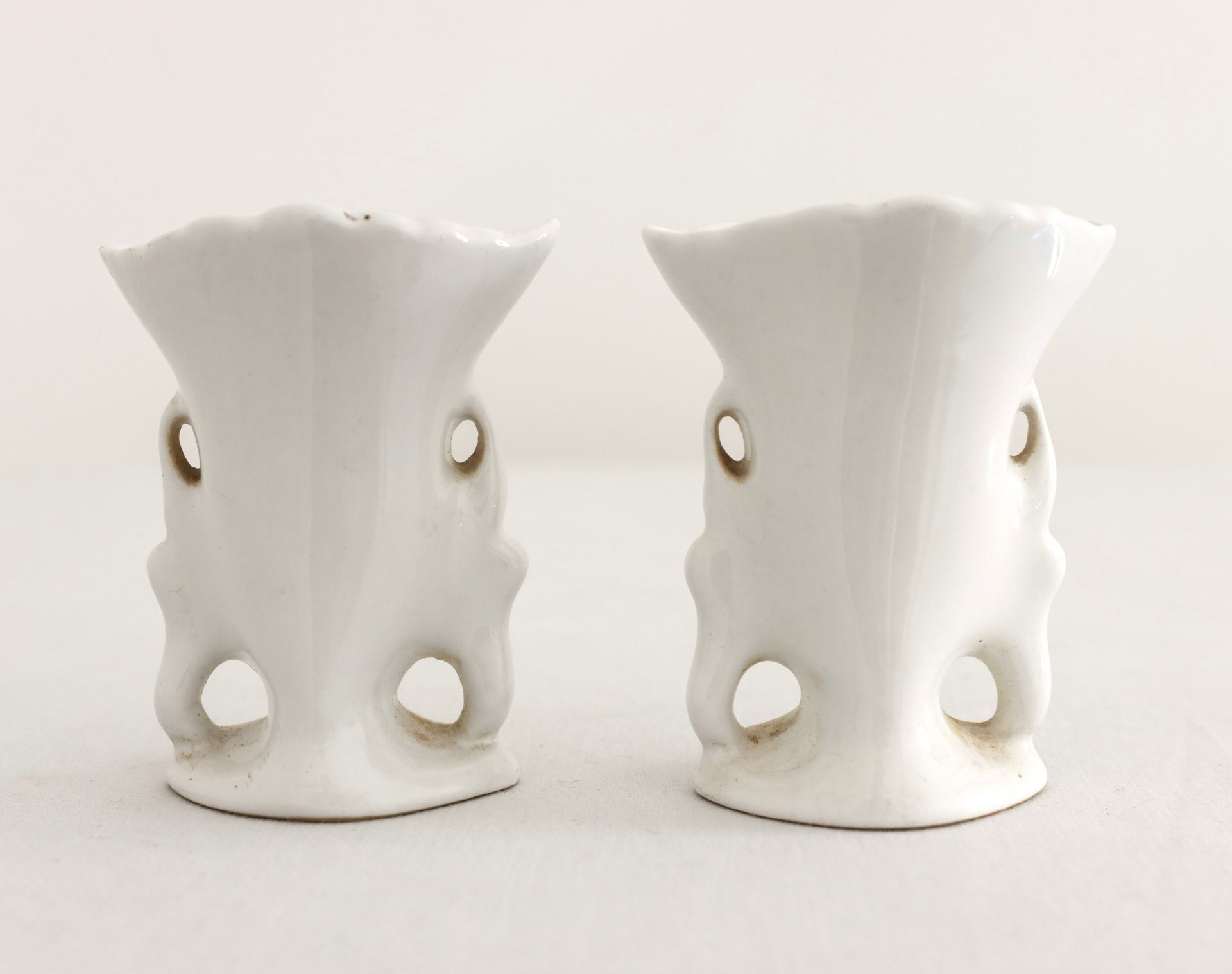 Pair of small Vases in Porcelain of Brussels - Bild 2 aus 3