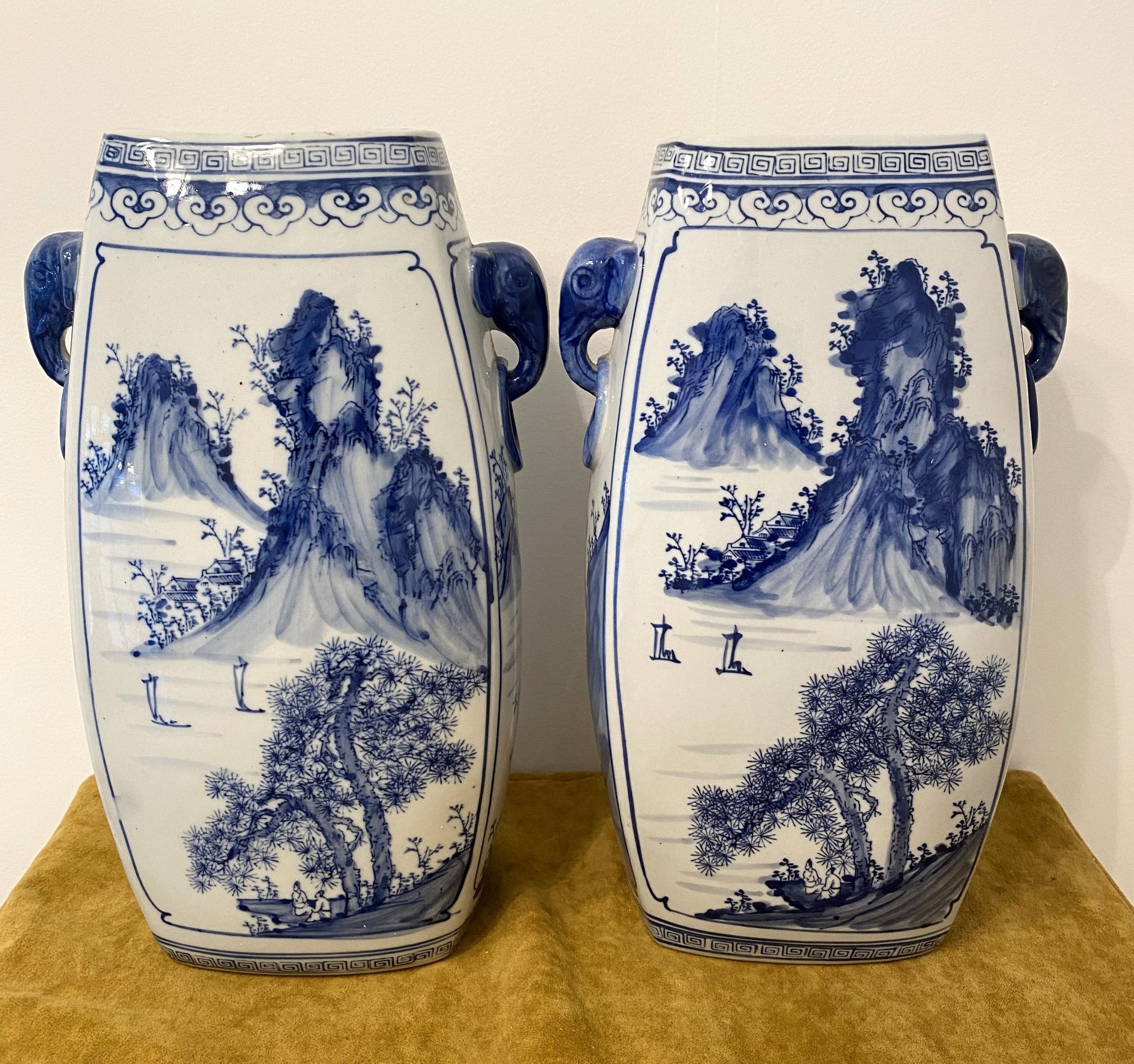 Pair of Vases in blue Chinese Porcelain - Image 2 of 3