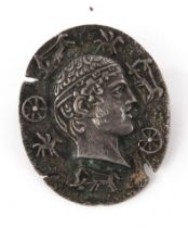 Brosche, Silber 835, wohl nach antikem Vorbild, ca. 39 x 33 mm