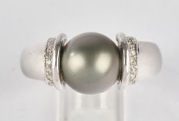 Ring, WG 585, Tahiti-Zuchtperle ø ca. 11 mm,  Besatzdiamanten, 13.52 g, RM 58