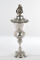 Deckelpokal, Silber, Niederlande, 1857/1859, Meistermarke VK 74, eingezogene Kuppa auf Schaft und R