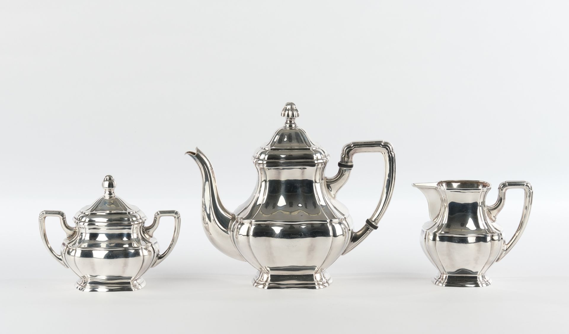 Teekanne, Sahnegießer, Zuckerdose, Silber 925, Emil Hermann, vierseitig gebauchte Gefäße mit vertik