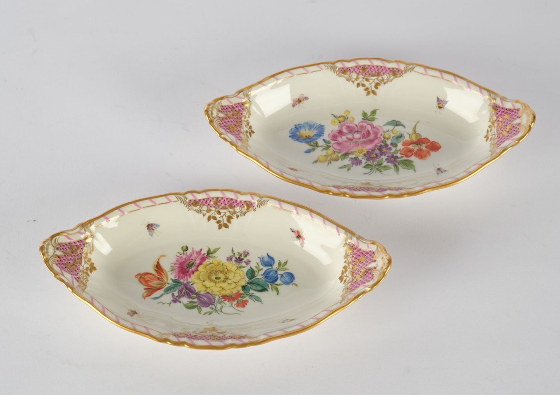 Pair of bowls, KPM Berlin, 1939, antique moulded, pointed oval, decoration in house painting with f