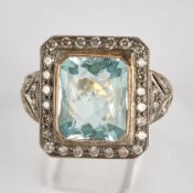 Ring, GG 750, Silberfassung, Aquamarin ca. 4.70 ct., Brillanten ca. 0.68 ct., 5.78 g, RM 53