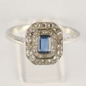 Ring, Platin, 1 Saphir ca. 0.40 ct. im Smaragdschliff, Diamanten umlaufend, zus. ca. 0.40 ct., ca. 