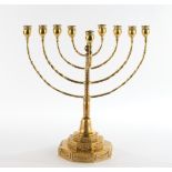 Chanukkaleuchter, 20. Jh., Judaica, Messing, achtflammig sowie abnehmbares Dienerlicht, 41.5 cm hoc