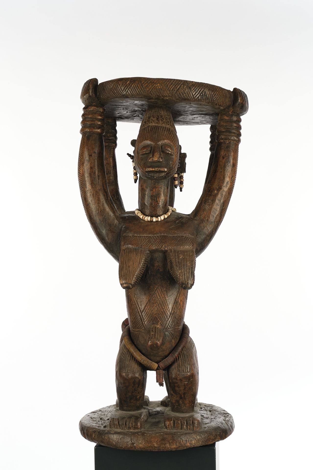 Karyatiden-Hocker, Afo, Zentral-Nigeria, Afrika, Holz, zwei weibliche Karyatiden-Figuren mit Lenden