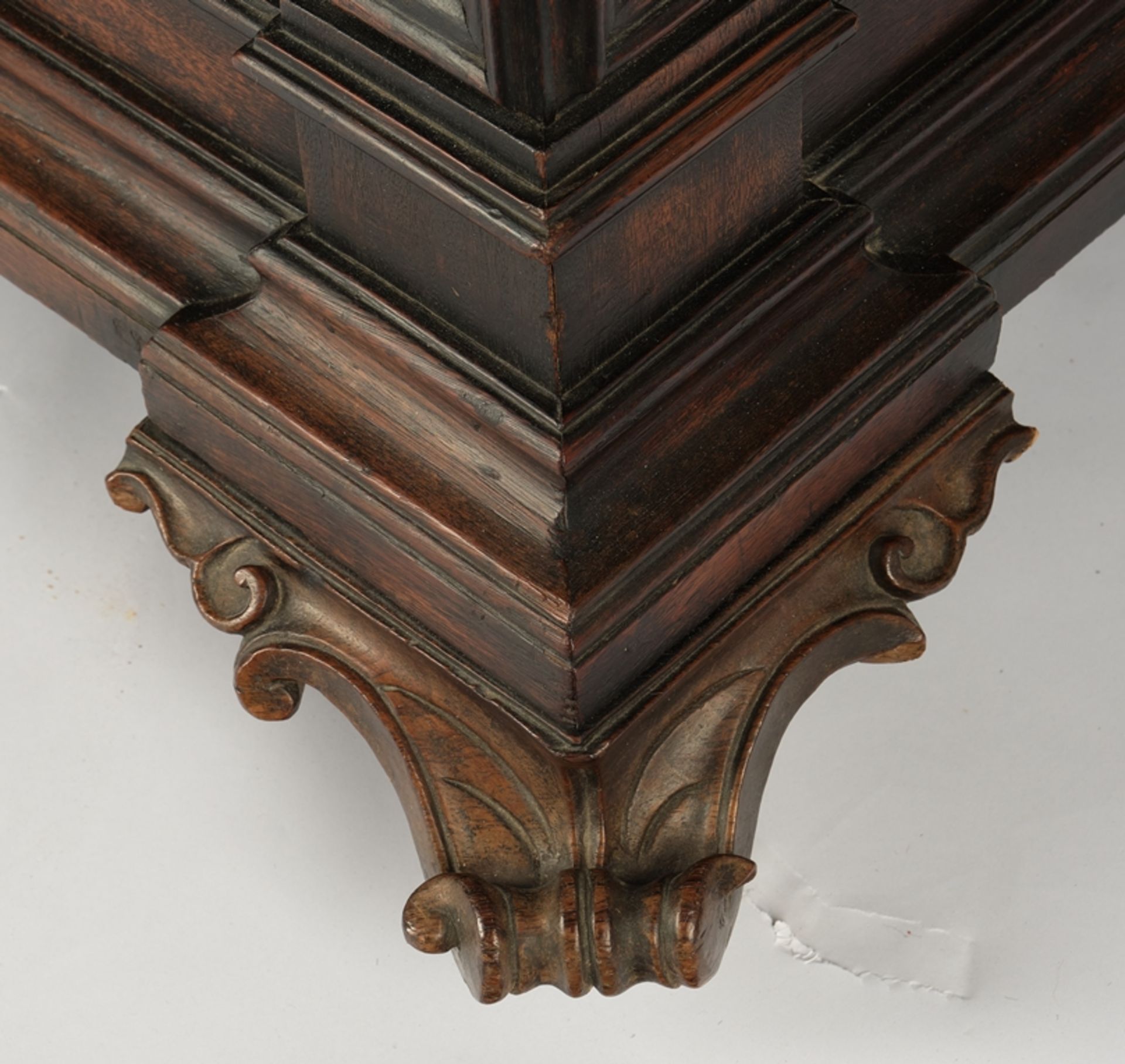Baroque chest, Portugal/Brazil, 17th/18th century, reddish hardwood, rectangular body with flat lid - Image 5 of 7