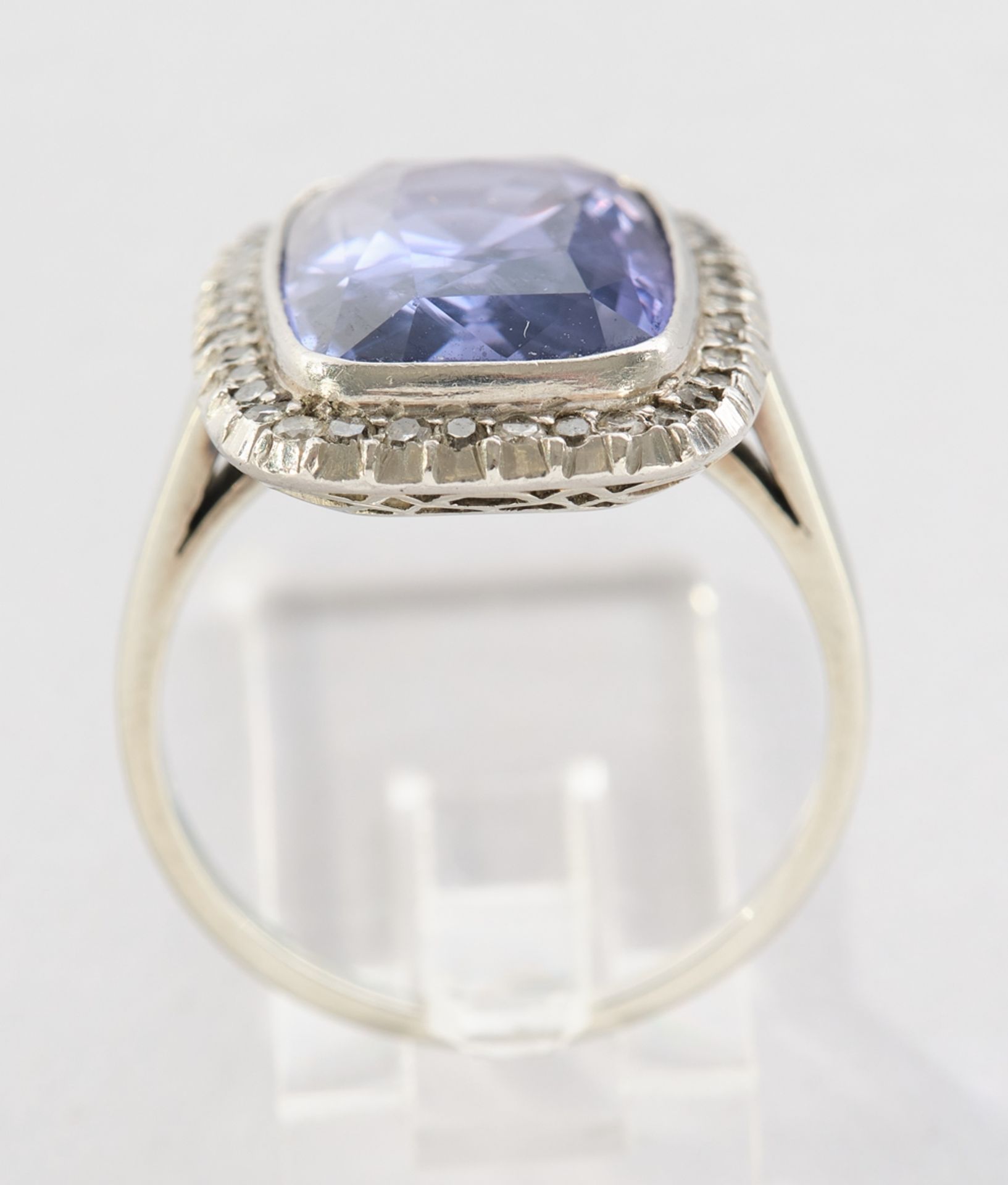 Ring, probably platinum, probably amethyst, 36 diamonds totalling approx. 0.30 ct, approx. 6.3 g, R - Image 3 of 3