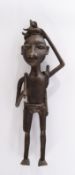 Figur, "Jäger", Ashanti, Ghana, Afrika, Bronze, patiniert, die erlegte Gazelle auf dem Kopf tragend